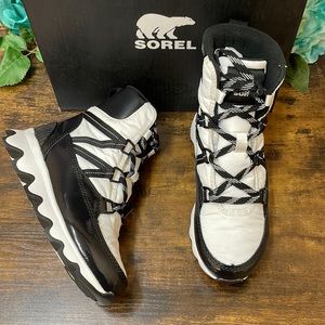 Sorel Women's Kinetic Sport Sneakers Boots 5.5M White & Black